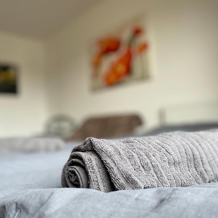 Schoene Einfache Ferienwohnung Mitten In Oldenburg Esterno foto