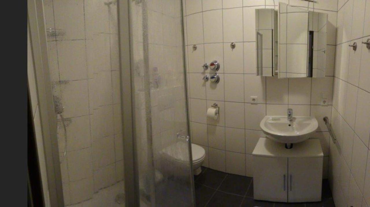 Schoene Einfache Ferienwohnung Mitten In Oldenburg Esterno foto